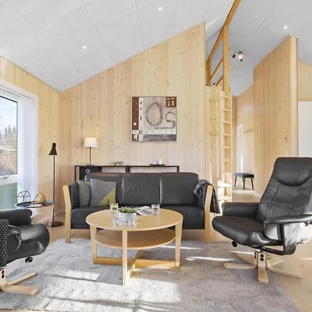 3 Bedroom Gorgeous In Semesterbostad *
